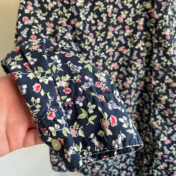 Eddie Bauer Navy Floral Button Down Shirt M Petite 100% Cotton Classic Fit - Picture 4 of 7